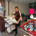 sinop-turkelide-yerli-balikcilarin-avladigi-palamut-50-tlden-satisa-sunuldu-U1sRSFND